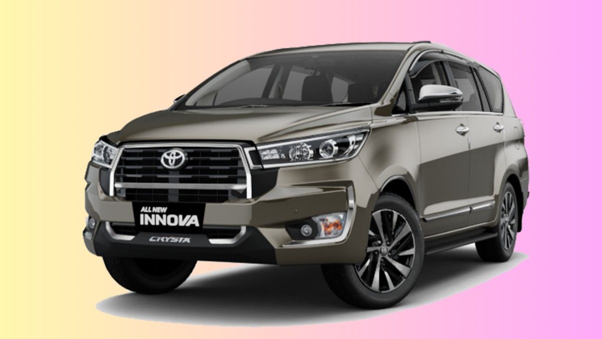 Toyota Innova Crysta in Hindi